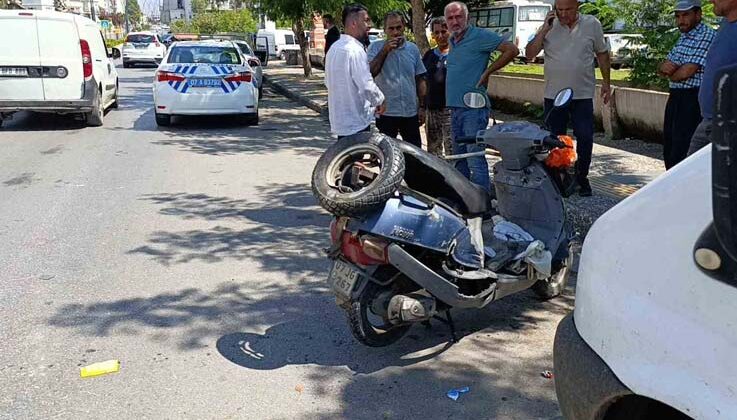 Yaya geçidinden geçen motosiklete otomobil çarptı: Yaşlı sürücü yaralandı