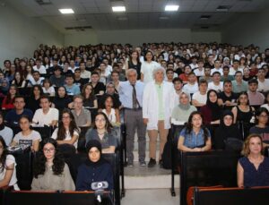 Akdeniz Üniversitesi Tıp Fakültesi’nde hekim adaylarına ilk ders