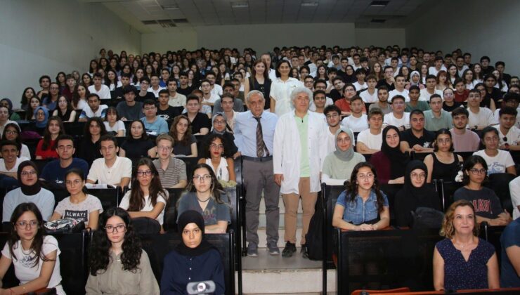 Akdeniz Üniversitesi Tıp Fakültesi’nde hekim adaylarına ilk ders