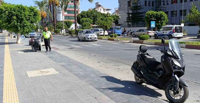 Manavgat’ta elektrikli bisiklet ile motosiklet çarpıştı: 3 yaralı