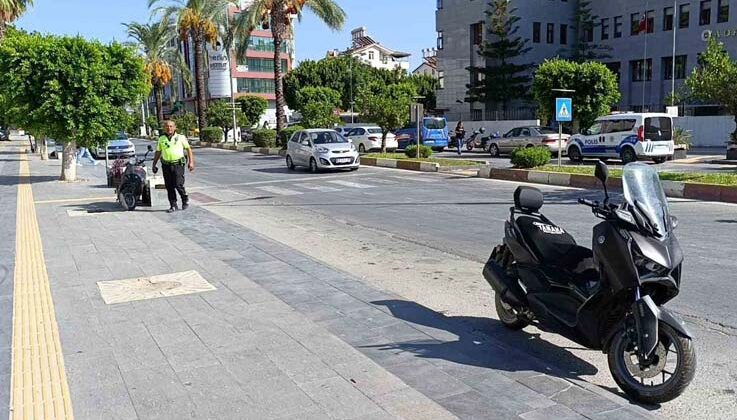 Manavgat’ta elektrikli bisiklet ile motosiklet çarpıştı: 3 yaralı