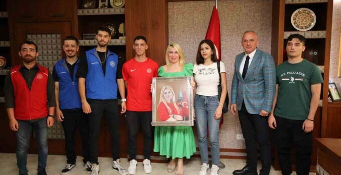 Rektör Özkan, olimpiyat madalyalı sporcuyu ağırladı