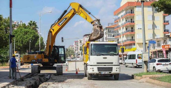 Yeniköy’de eskiyen içme suyu hattı yenileniyor