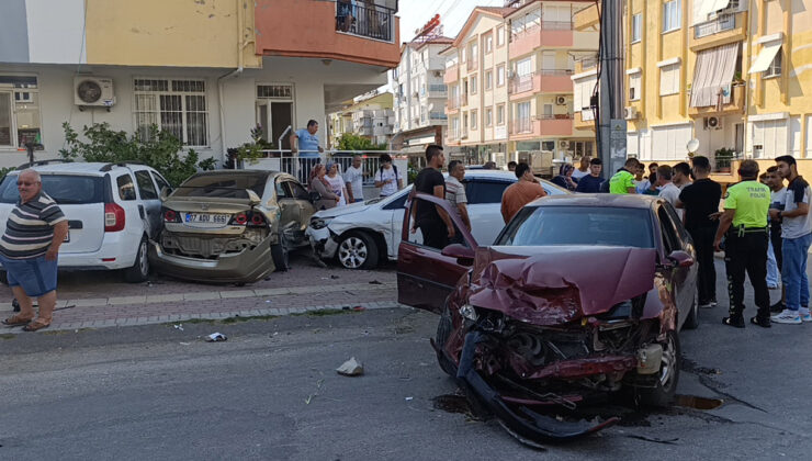 Afacan sürücü mahalleyi birbirine kattı: 14 yaşındaki çocuk 3 aracı hurdaya çevirdi, 1 kişi yaralandı