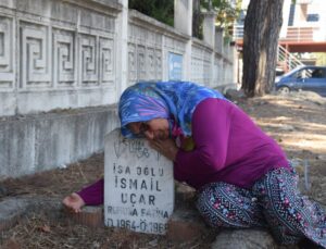 Kabri mezarlığın dışında kalmış, hikayesi yürekleri burkmuştu, annesinin yanına defnedildi