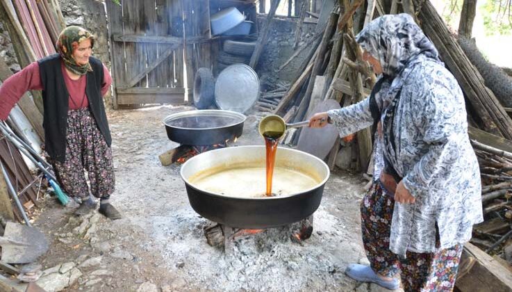 Antalya’da pekmez kazanları kaynamaya başladı