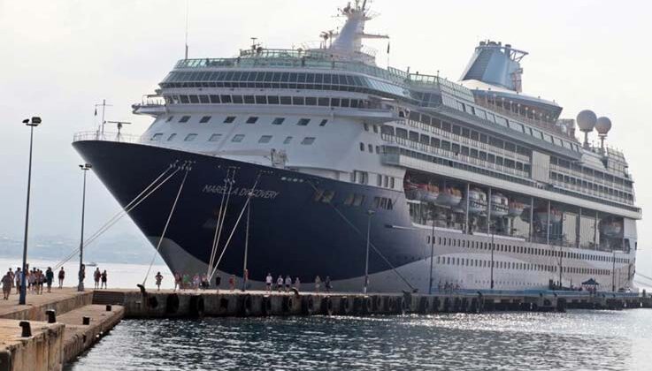 Alanya’ya demirleyen lüks gemide bin 748 turist karaya ayak bastı