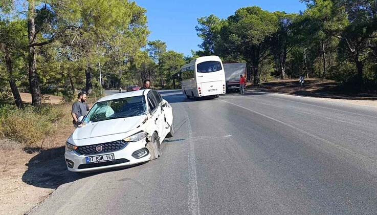 Karşı şeride geçen otomobil kamyona çarptı: 2 yaralı