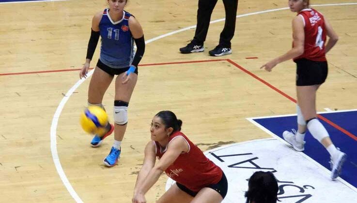 Kepez Belediyespor Kulübü Voleybol Takımı evinde galip