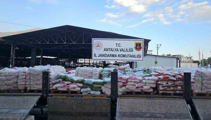 Antalya’da bir tırda 17 ton sahte gübre ele geçirildi