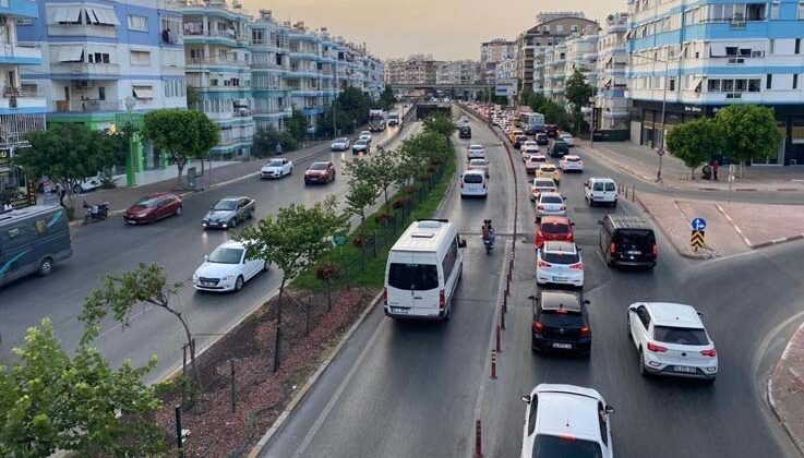 Antalya motorlu kara taşıtı sayısında 1,5 milyonu aştı