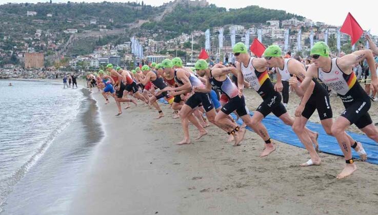 Halk Triatlonu 33. Alanya Uluslararası Triatlon Yarışması’yla geri dönüyor