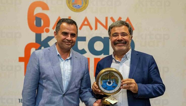 Alanya Kitap Fuarı’na büyük ilgi