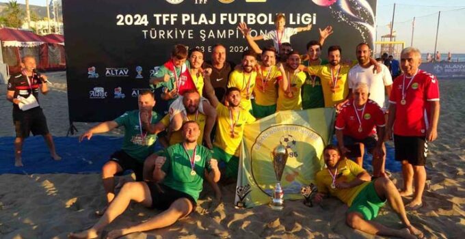 Alanya’da plaj futbol finalinde şampiyon Gümüldürspor