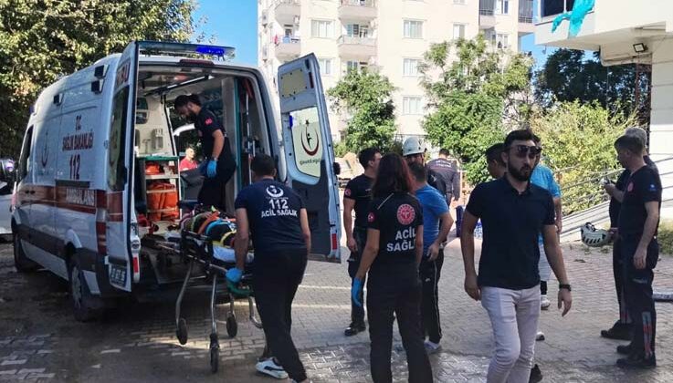 Antalya’da inşaat iskelesi çöktü: 2 işçi yaralandı