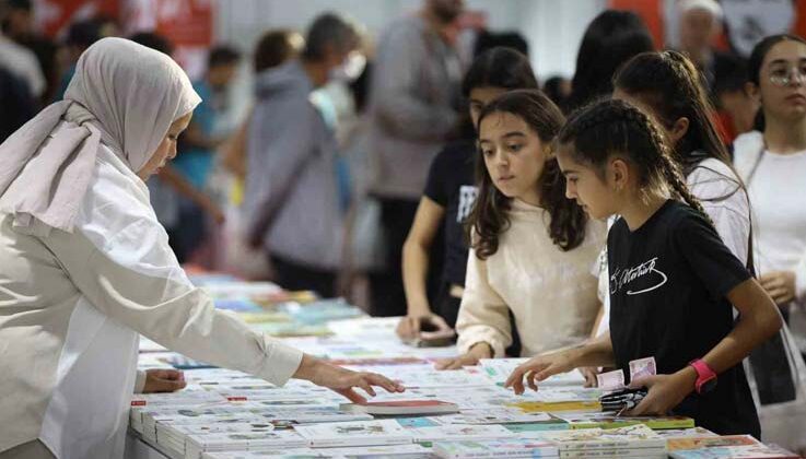 Antalya Kitap Fuarı’na ilk günden yoğun ilgi