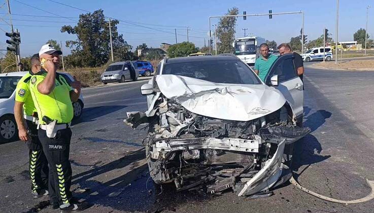 Arızalanan trafik ışıkları kazaya sebep oldu: 5’i çocuk, 9 yaralı