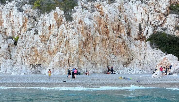 Kayalıklara tırmanan Alman turist metrelerce yükseklikten düşerek hayatını kaybetti