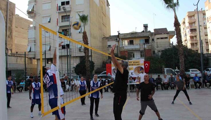 Kumluca’da öğretmenler arası voleybol turnuvası düzenlendi