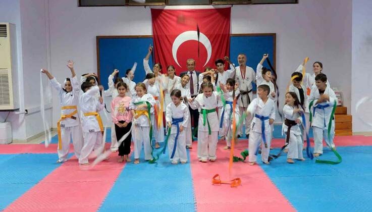 Kemer Belediye karate takımı kuşak atladı