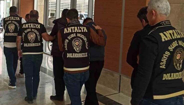 Kendilerini makam sahibi gibi gösterip işe alma vaadiyle 1 milyon 800 bin TL vurgun yapmışlar