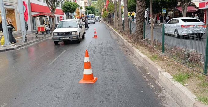 Yağış ve yola dökülen hurmaların kayganlaştırdığı yollar kazaları da beraberinde getirdi