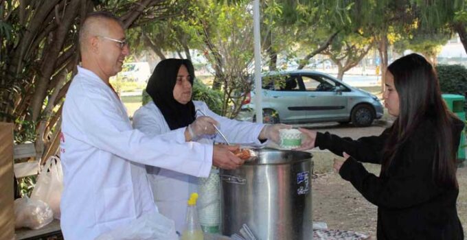 Kepez’den vize sınavına hazırlanan öğrencilere sıcak çorba