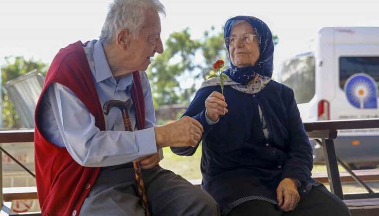 Alzheimer hastaları Mavi Ev’de moral buluyor