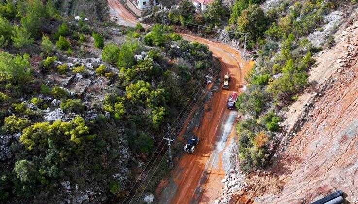 Alanya Belediyesi’nden yağmurda kapanan yollara anında müdahale