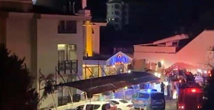 Alanya’da otelde çıkan yangında 1 personel dumandan etkilendi