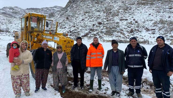 Antalya’da yaylada kardan mahsur kalan vatandaşlar büyükşehir ekipleri tarafından kurtarıldı