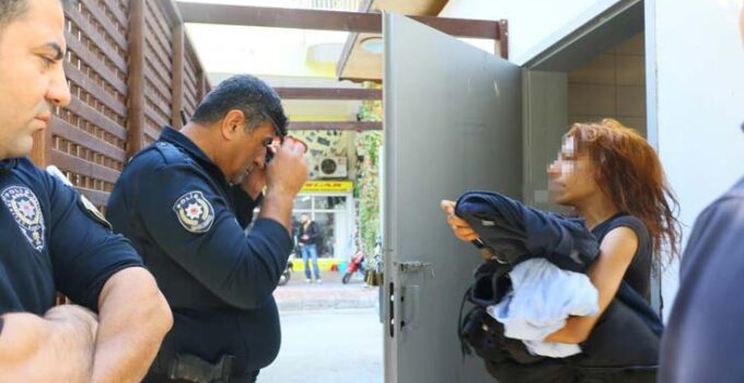 Tuvalette çığlıklarıyla polisi alarma geçirdi, kapıyı açınca ’sizleri seviyorum’ dedi