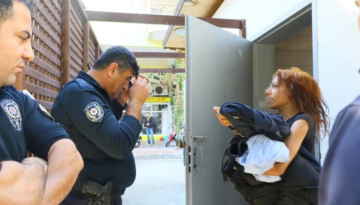 Tuvalette çığlıklarıyla polisi alarma geçirdi, kapıyı açınca ’sizleri seviyorum’ dedi