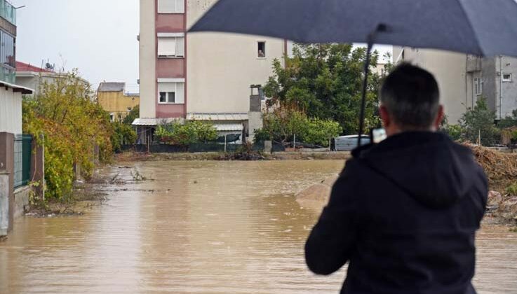 Antalya’da ünlü turizm merkezi sular altında