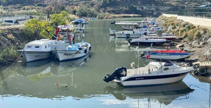 Gazipaşalı balıkçılar tekneleri için çözüm bekliyor