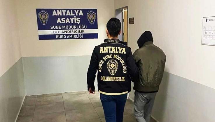 Kendisini polis ve savcı olarak tanıtarak dolandırıcılık yapan şahıs tutuklandı