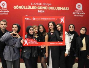 Büyükşehir Belediyesi, Gönüllüler Günü’nü gençlerle kutladı