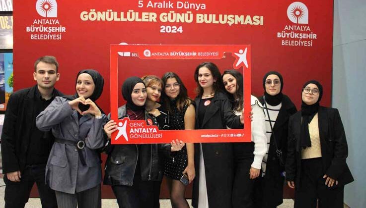 Büyükşehir Belediyesi, Gönüllüler Günü’nü gençlerle kutladı