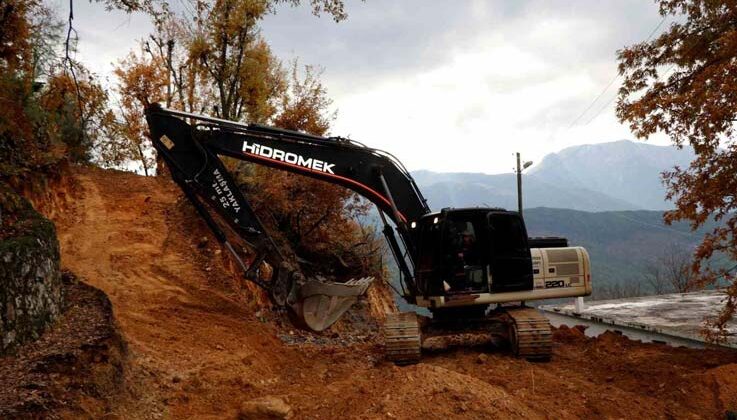 Alanya Belediyesi 18 yıldır açılamayan yolları açıyor