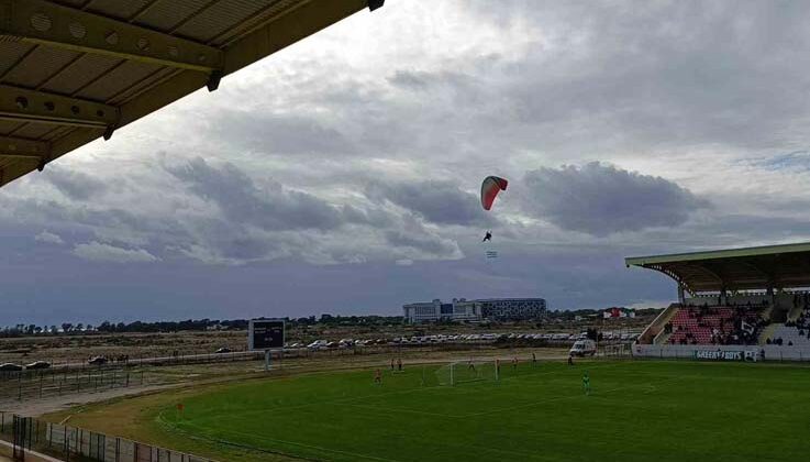 Manavgat Stadı’nda paramotor gösterisi