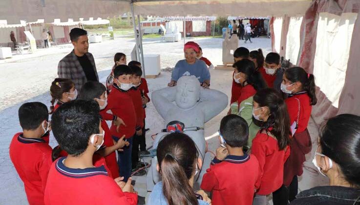 Alanya’da öğrenciler sanatla tanışıyor