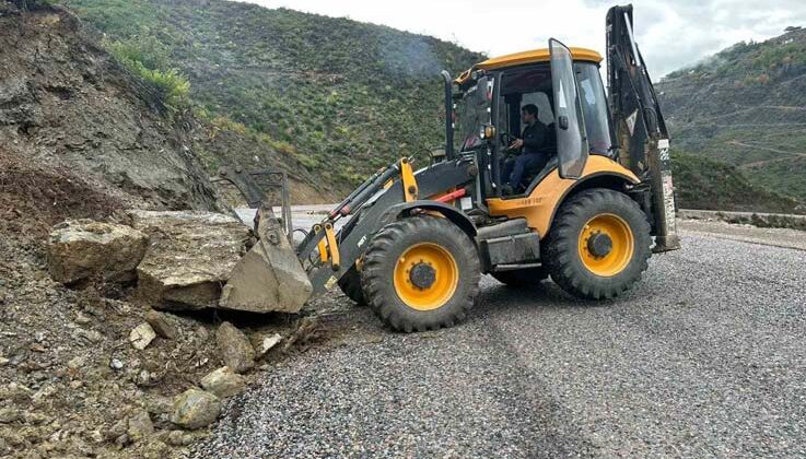 Alanya’da yağıştan etkilenen mahalle yollarında bakım ve onarım