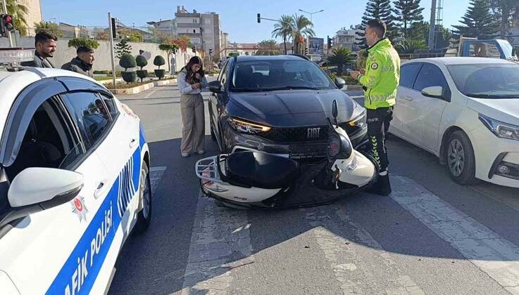 Manavgat’ta otomobil ile motosiklet çarpıştı: 1 yaralı