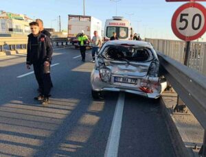 Beton mikseri otomobile arkadan çarptı: 2 yaralı