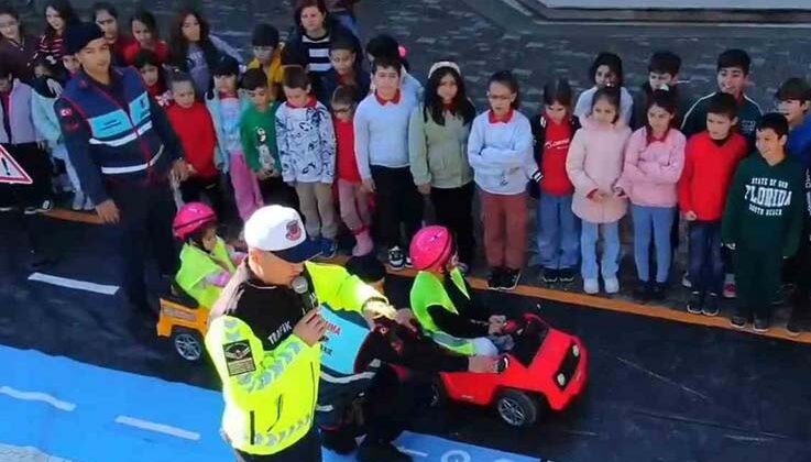 Antalya’da 30 bin öğrenci trafik dedektifi oldu