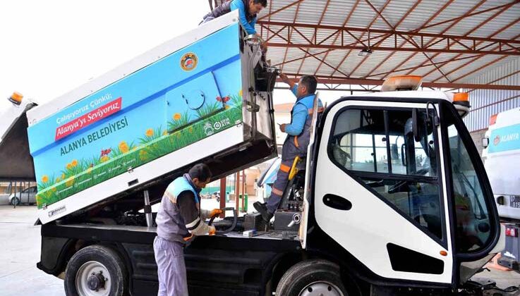 Alanya Belediyesi, belediyeye ait araçları bakıma aldı