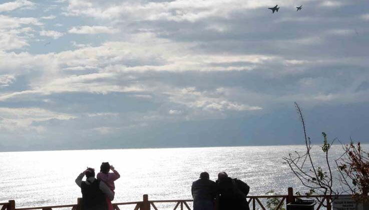 SoloTürk’ten Antalya semalarında deniz üstü eğitim uçuşu