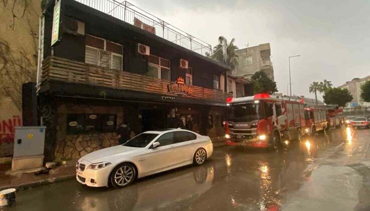 Restoranın bacasında çıkan yangın itfaiye ekiplerince söndürüldü