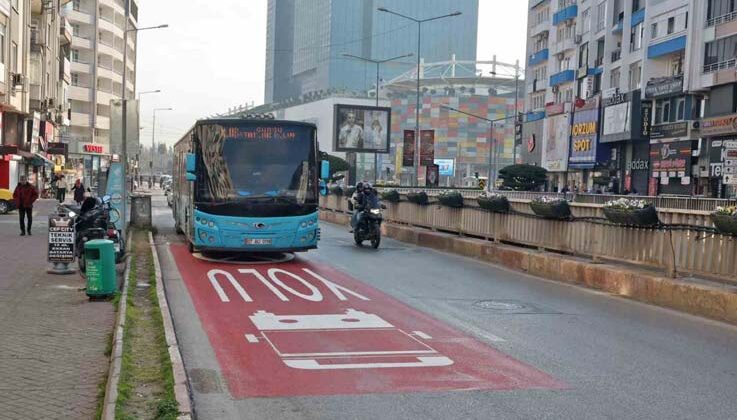 Antalya’da trafikte halk otobüslerine özel şerit uygulaması başladı