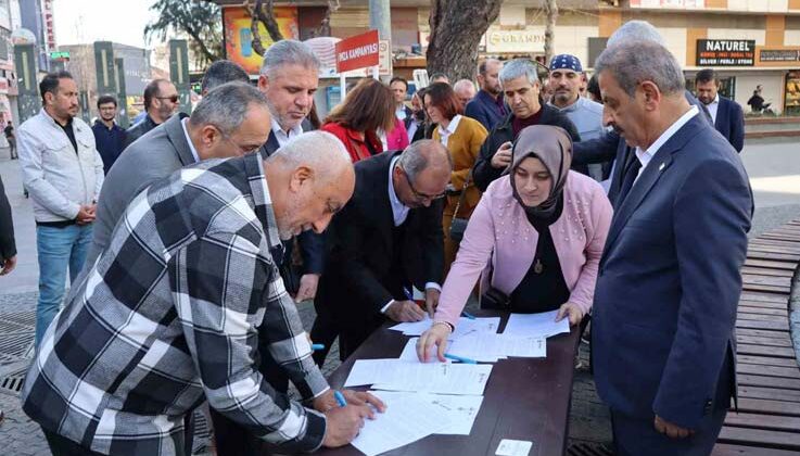 ‘Anayasa Değişsin, Aile Korunsun’ imza kampanyası